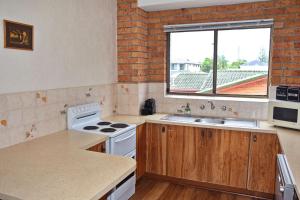 Woody Wonder Unit 2 - Bring your own linen.