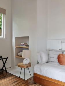 Cosy central apartment with large sunny deck