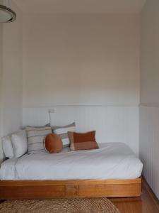 Cosy central apartment with large sunny deck