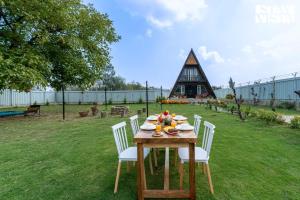 StayVista at 2BR A Frame Mountain House in Srinagar with Lawn, Bonfire, BBQ