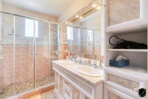 Maisons de vacances maison avec piscine chaufee couverte d-avril a fin octobre : photos des chambres