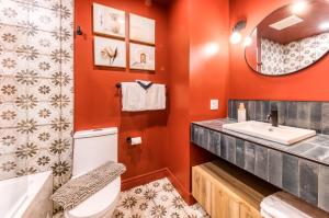 North House - Bohemian Vieux Quebec Two Bedroom