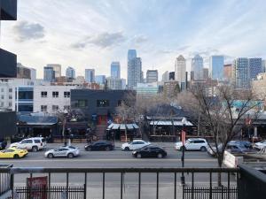 Cozy 2 Bedroom Condo with Parking
