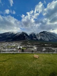 Stay in the Heart of Wallis