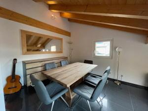 Stay in the Heart of Wallis