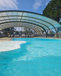 Maisons de vacances Cottage pour 6 personnes avec piscine couverte et chauffee a 300 m de la mer avec Wi-Fi et climatise , 3 chambres : photos des chambres