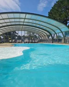 Cottage pour 6 personnes avec piscine couverte et chauffée à 300 m de la mer avec Wi-Fi et climatisé , 3 chambres - 卡德维勒