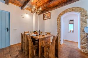 Holiday home "Heritage Stone House" - by TA Leut Agency