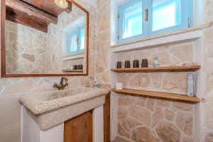 Holiday home "Heritage Stone House" - by TA Leut Agency