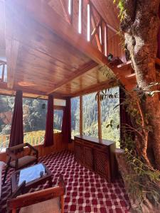 Tree House by The Forest Pinnacle and Café, Jibhi
