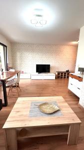 16-Helles 2-Zimmer Apartment -WLAN,große Balkon & kostenfrei parken