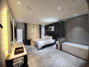 Vivid Hotel