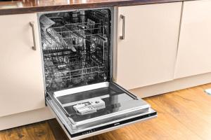 Spacious 2 Bed Apt Bham CC with parking Sleeps 7