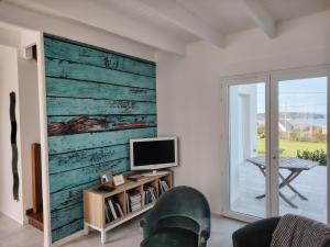 Maison vue sur mer avec jardin