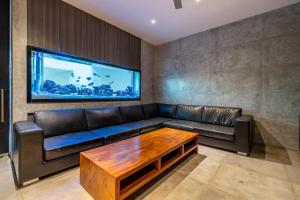 Villa Simpatico Spacious 6 BR Villa Retreat in Central Seminyak