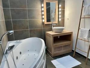 Appartements Chic 4 personnes Hypercentre 5 Minutes Avenue De Champagne : photos des chambres