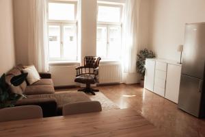 Cozy and charming apartment near city centre with 2 bathrooms