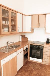 Cozy and charming apartment near city centre with 2 bathrooms