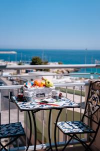 DONNA APOLLONIA home holiday