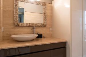 Youhosty - Chinatown Bright and Luxury Apartment