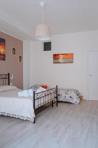 DONNA APOLLONIA home holiday