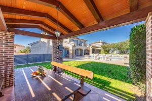 Villa Mila in Medulin with sea view and private pool only 300 meters from the beach