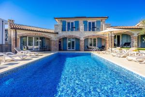 Villa Mila in Medulin with sea view and private pool only 300 meters from the beach