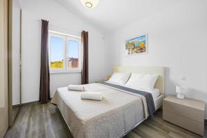 Villa Bosco in Medulin with sea view and private pool only 300 meters from the beach