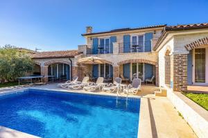 Villa Bosco in Medulin with sea view and private pool only 300 meters from the beach