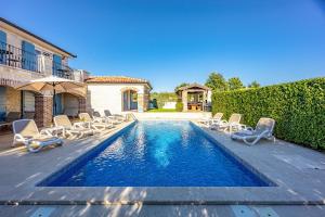 Villa Bosco in Medulin with sea view and private pool only 300 meters from the beach