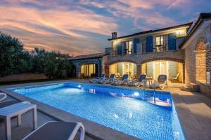 Villa Bosco in Medulin with sea view and private pool only 300 meters from the beach