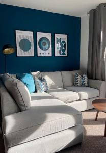 Caboose Stays - Bury St Edmunds - Modern 4 Bed townhouse close to centre and major transport links - Fast Wifi - Parking - Business and Contractors