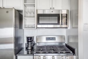 UES 1BR w Gym Pool Doorman Elevator nr park NYC-622