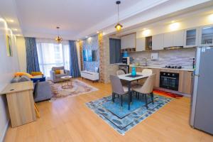 Modern 1 bedroom with Heated pool and gym