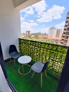 Modern 1 bedroom with Heated pool and gym