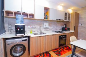 Modern 1 bedroom with Heated pool and gym