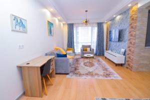 Modern 1 bedroom with Heated pool and gym