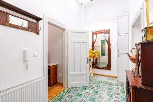 Luxury Art Nouveau apartment next to Parliament building