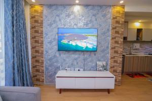 Modern 1 bedroom with Heated pool and gym