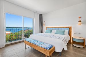 Suite with Terrace with Sea View room in Hotel Villa Chiquita