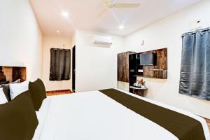 Hotel O RB @ KOMPALLY