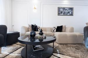 Modern Retreat with Pool and Gym near Yaya Center