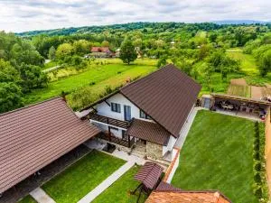 Casa Andra si Denis - Racovita Cerna