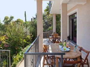 Splendid Beachfront Medveja Apartments 