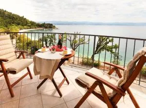 Splendid Beachfront Medveja Apartments - Medveja