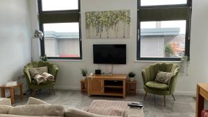 SWANSEA BAY, MARINA & ARENA VIEW Mins to BEACH & CITY