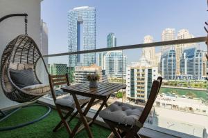 Beautiful Stylish Apartment with Marina Views