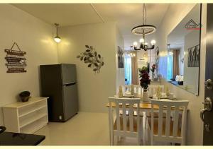 2BR Palawan Vacation Rentals Near City Center, FREE Pool, FREE Gym, FREE Parking - B2 5KunziteA