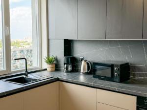 2BR Business Suite with FREE GYM, by Holiwork Stays