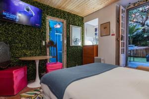 Unique Tiny Smart Home with Private Garden, Jacuzzi, PS5, Cinema Projector - Sintra WOW